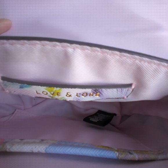 Super Cute!! Love & Lore Cross body purse, Floral with Chain strap - Picture 11 of 13